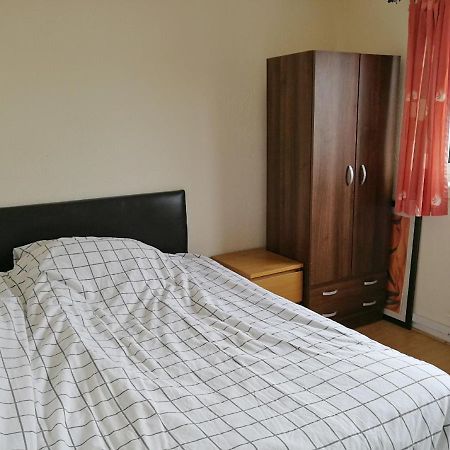 A Double Bedroom Near Glasgow City Centre Not In Great Condition Suitable For Short Stay Exteriör bild