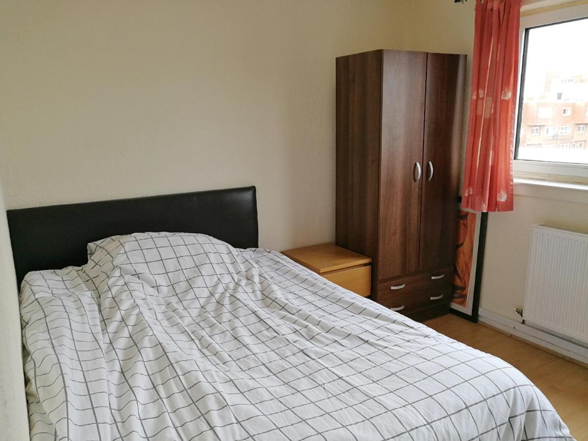 A Double Bedroom Near Glasgow City Centre Not In Great Condition Suitable For Short Stay Exteriör bild