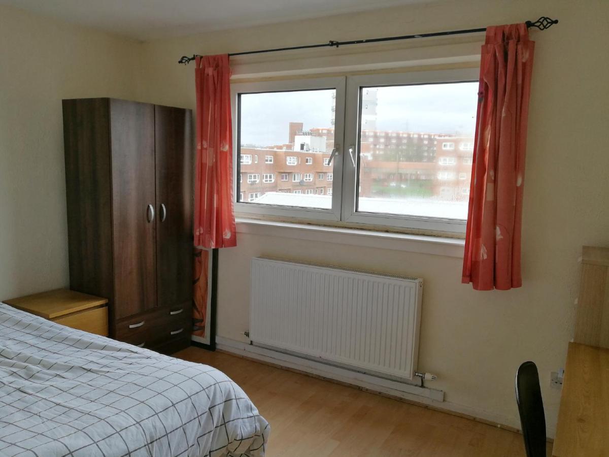 A Double Bedroom Near Glasgow City Centre Not In Great Condition Suitable For Short Stay Exteriör bild